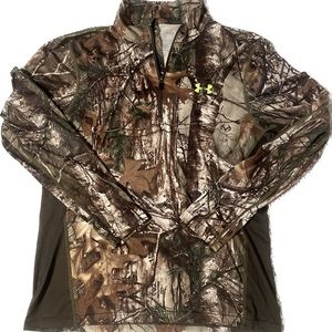 Realtree camouflage 1/4 zip pullover long sleeve.